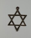 2010_002.jpg; 2010/002; Davidstern/Sechszackstern mit Öse; Anhänger